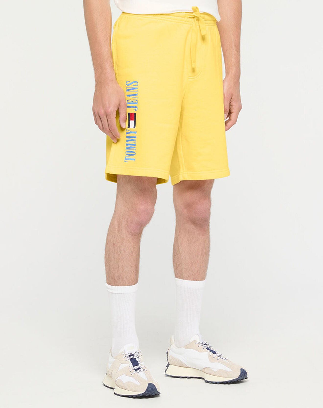 Tommy Jeans Short de sport jaune