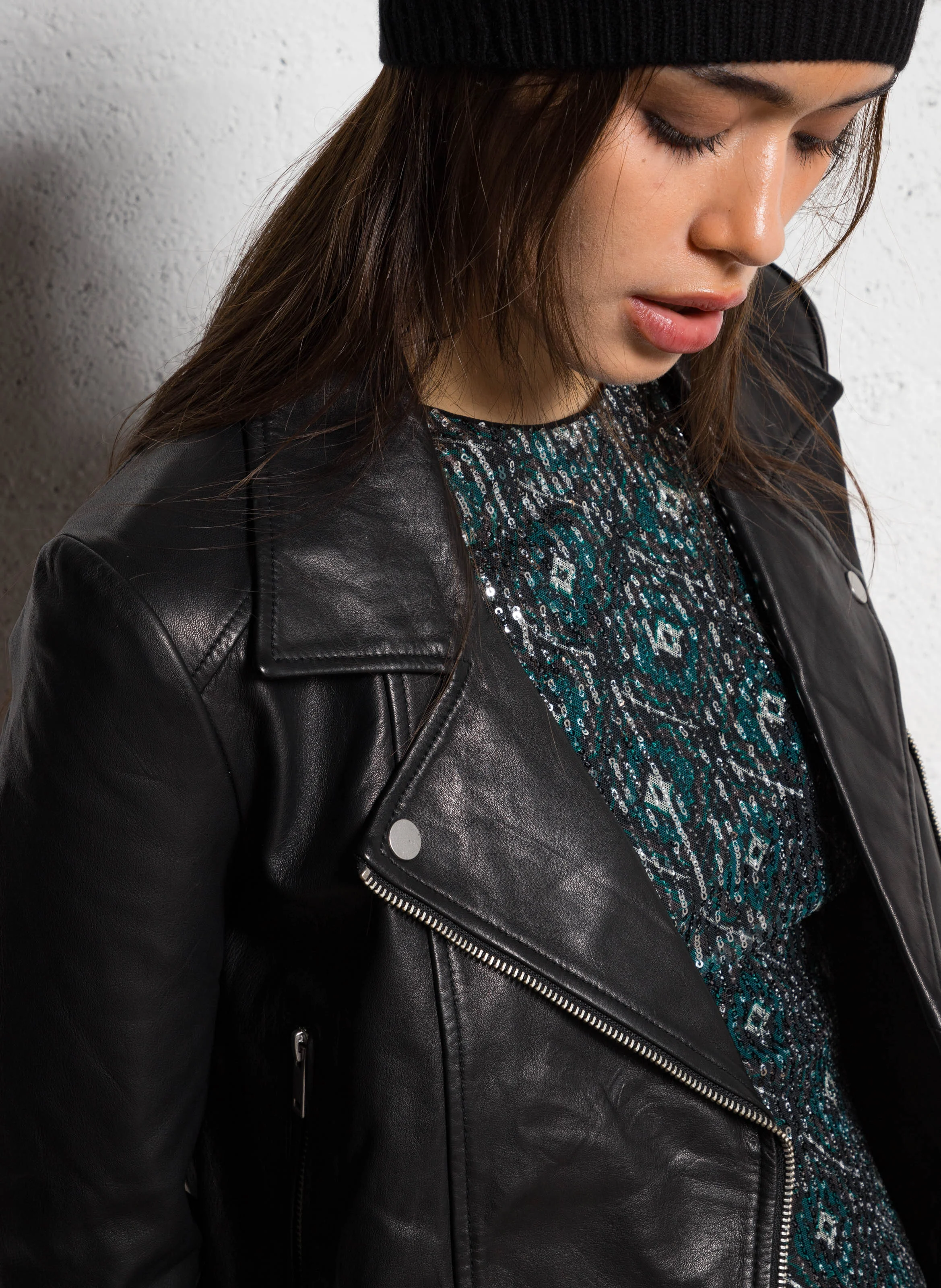 Blouson court zippé en cuir d'agneau | Noir