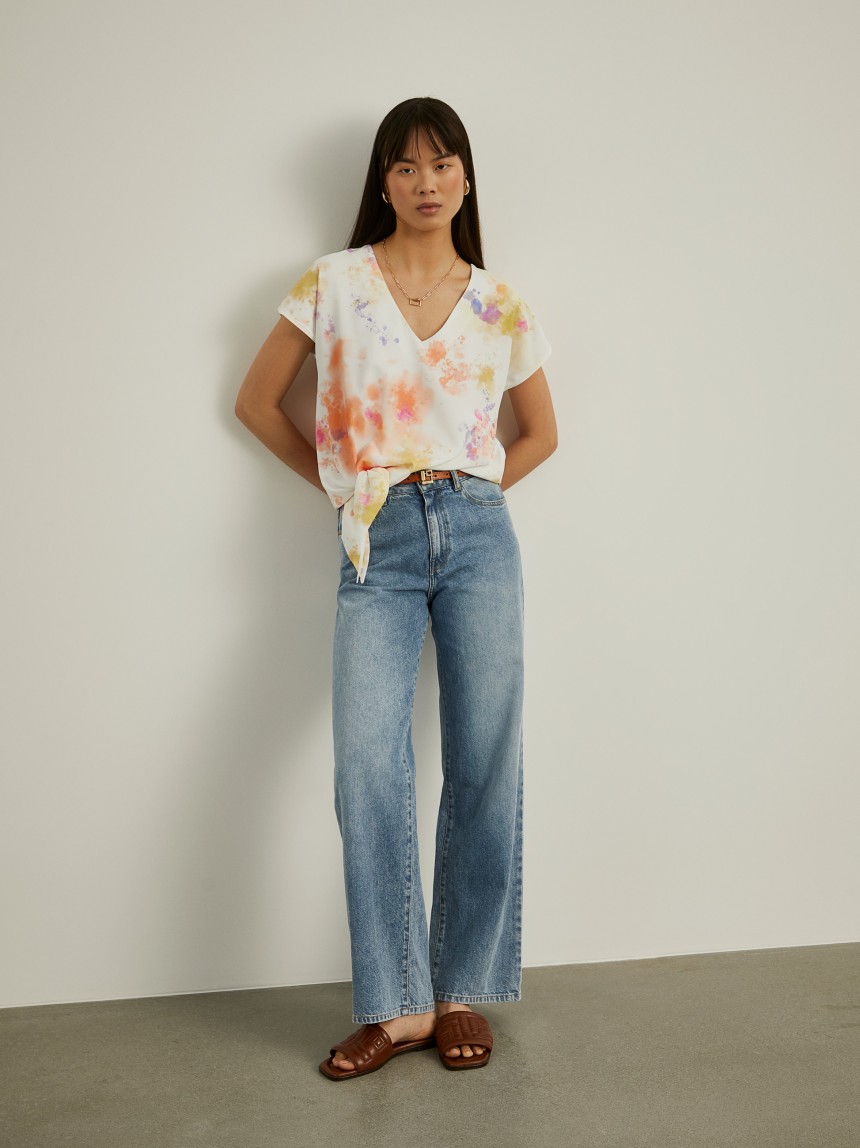 Blusa tie-dye com decote em V