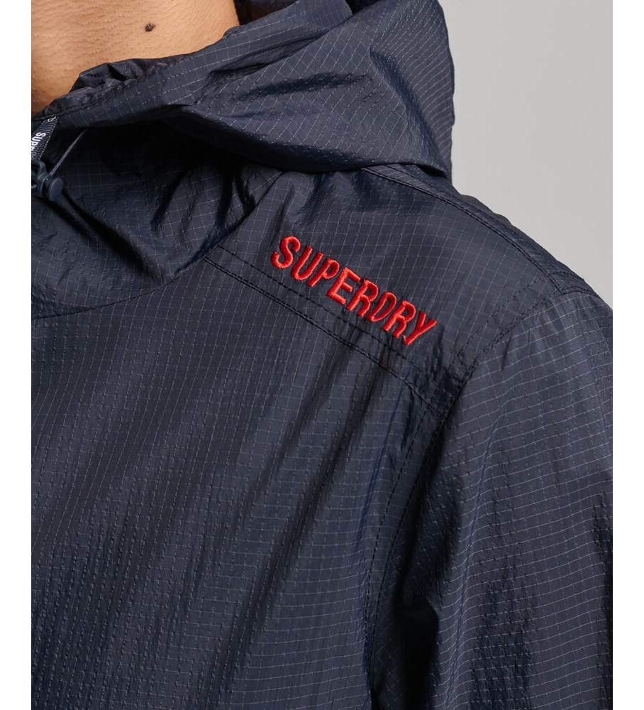 Jaqueta Superdry Code Standard Lightweight Logo na cor azul marinho