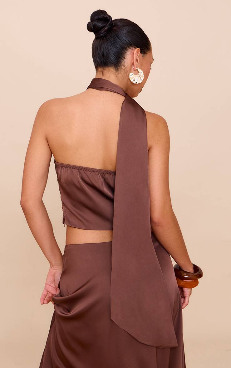 Marron Foncé Top Court En Satin Avec Détail Foulard