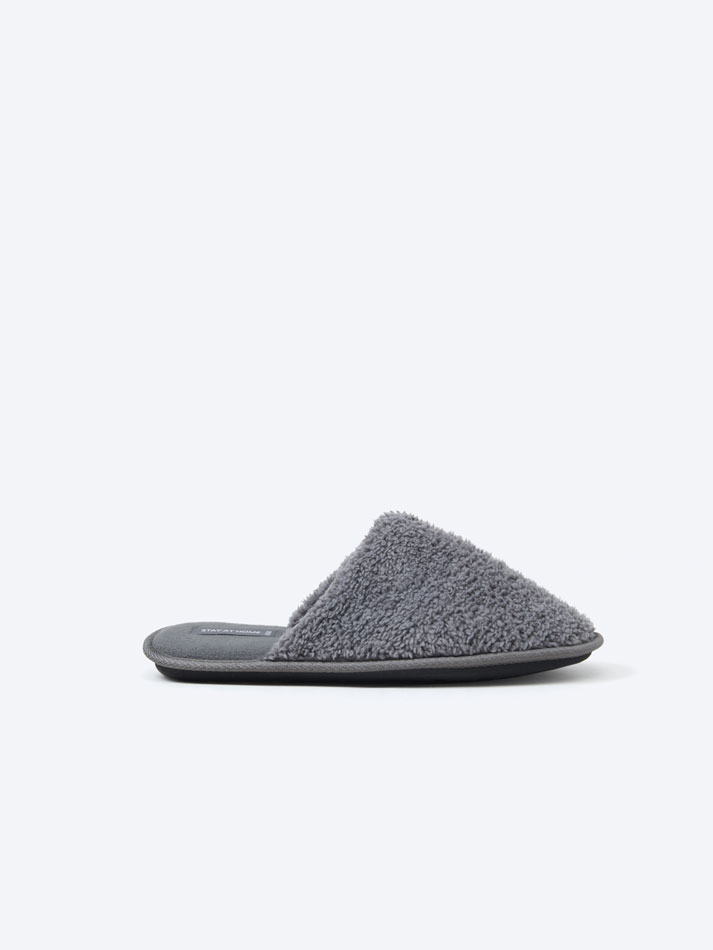 Pantufa felpuda - Cinza