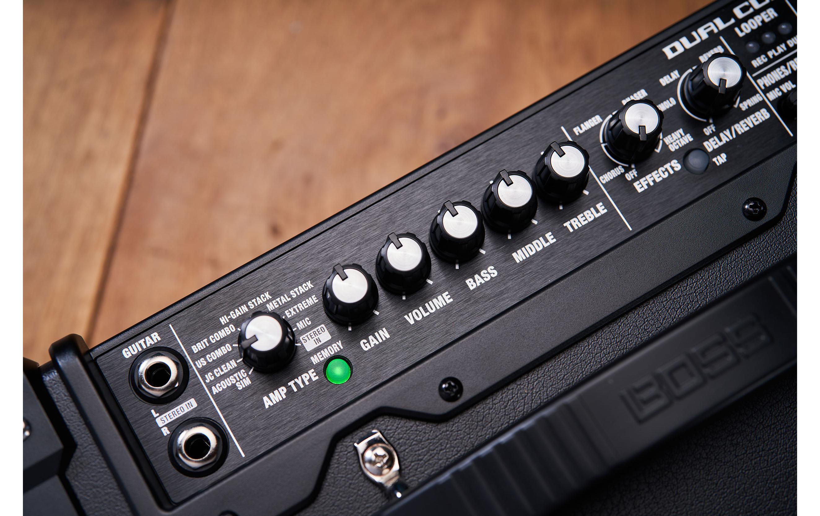 Combo Dual Cube LX<br>Extrem vielseitiger Desktop-Verstärker mit professionellen Sounds und Effekten