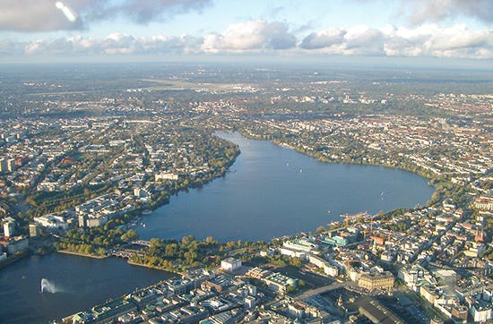Familien-Rundflug für 3 über Hamburg