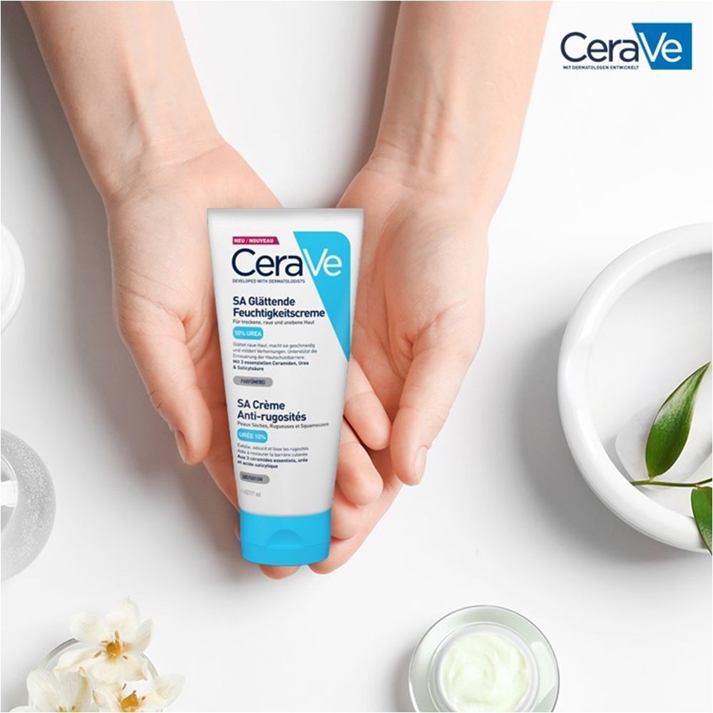 CeraVe SA Urea Glättende Feuchtigkeitscreme bei trockener, rauer und unebener Haut am Körper + CeraVe Hydrating Cleanser GRATIS
