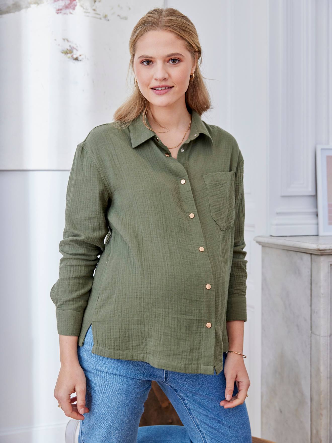 Camisa de maternidade e amamentação em chiffon de algodão verde-oliva