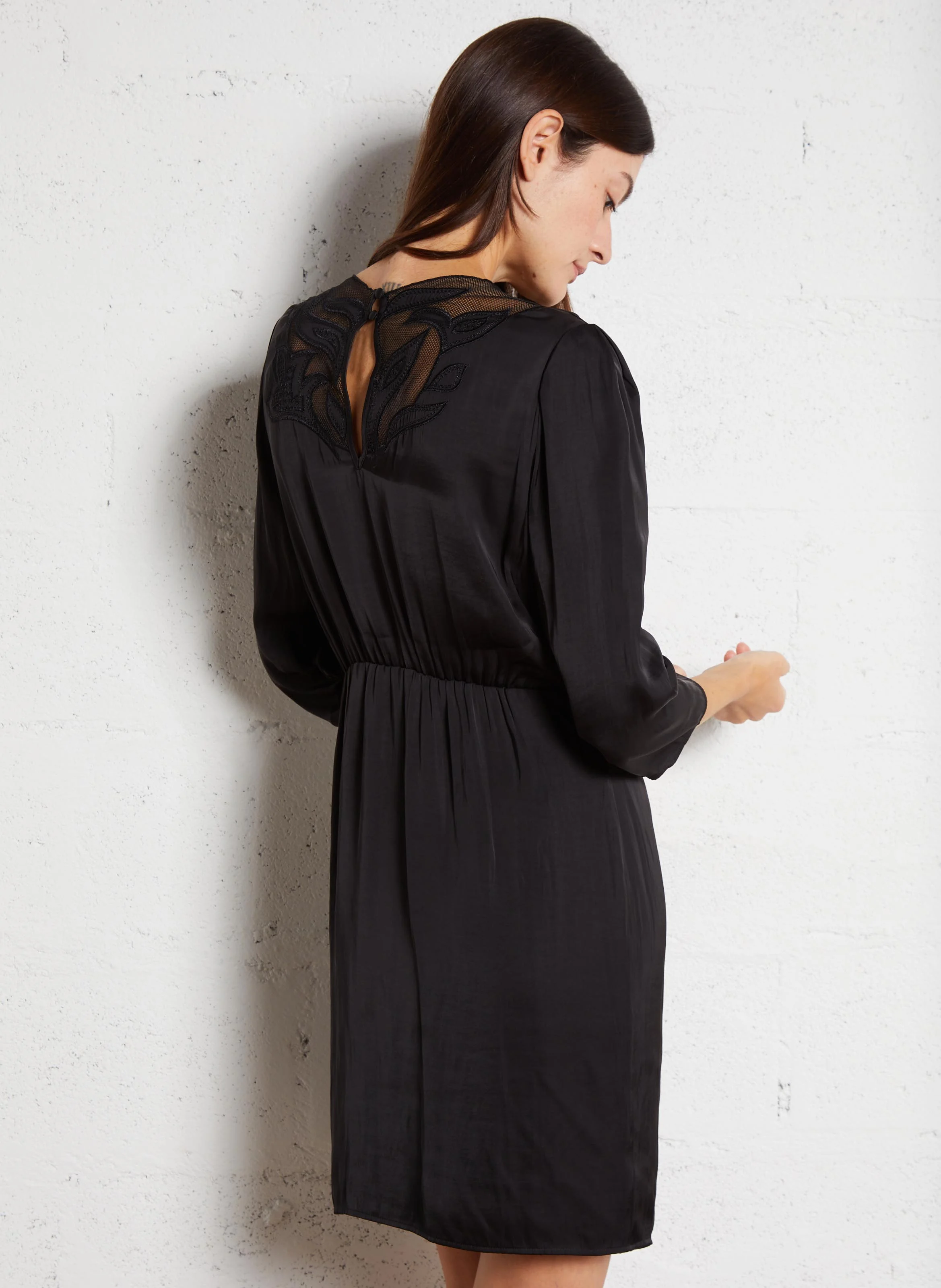 Robe courte froissée à dentelle | Noir
