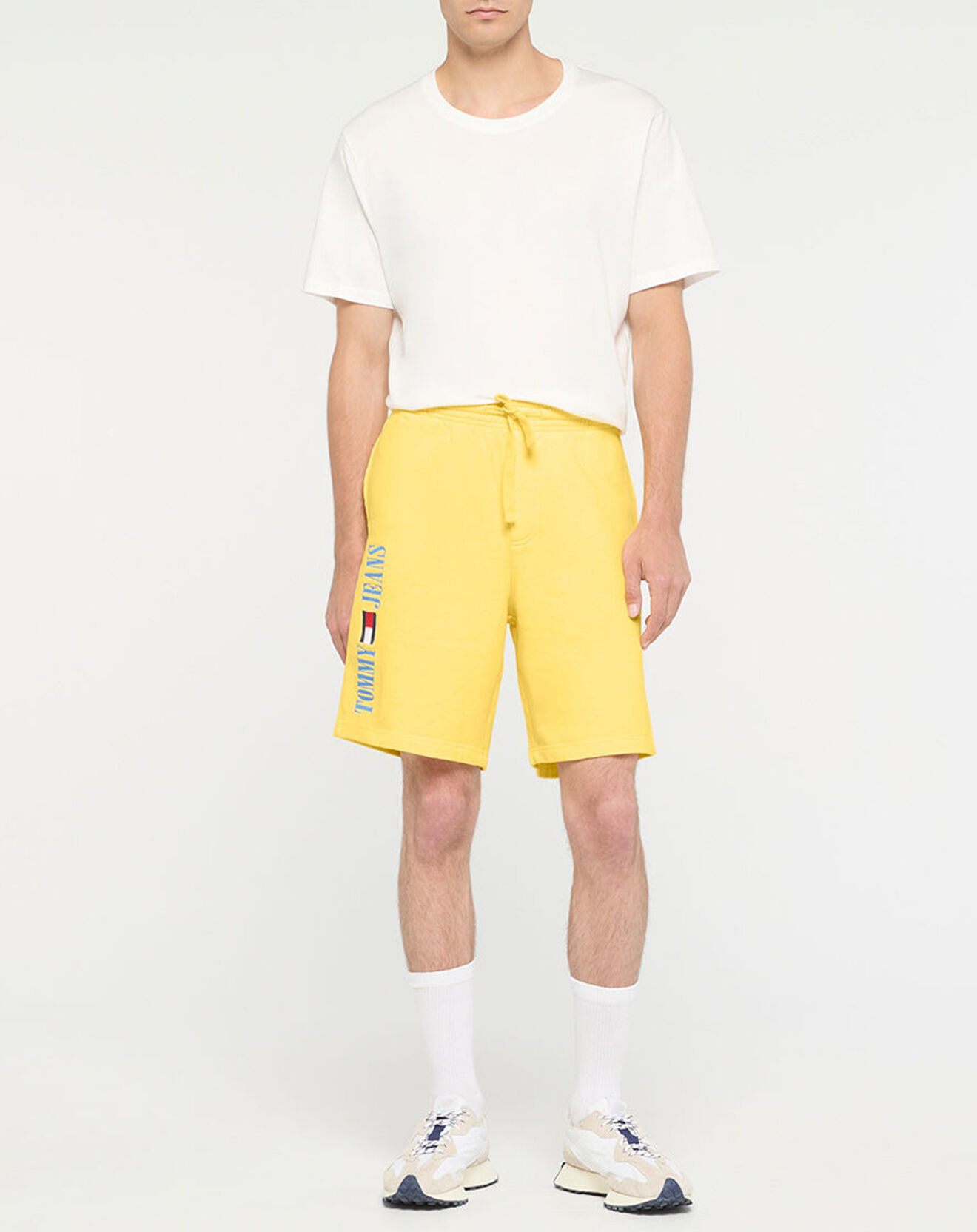 Tommy Jeans Short de sport jaune