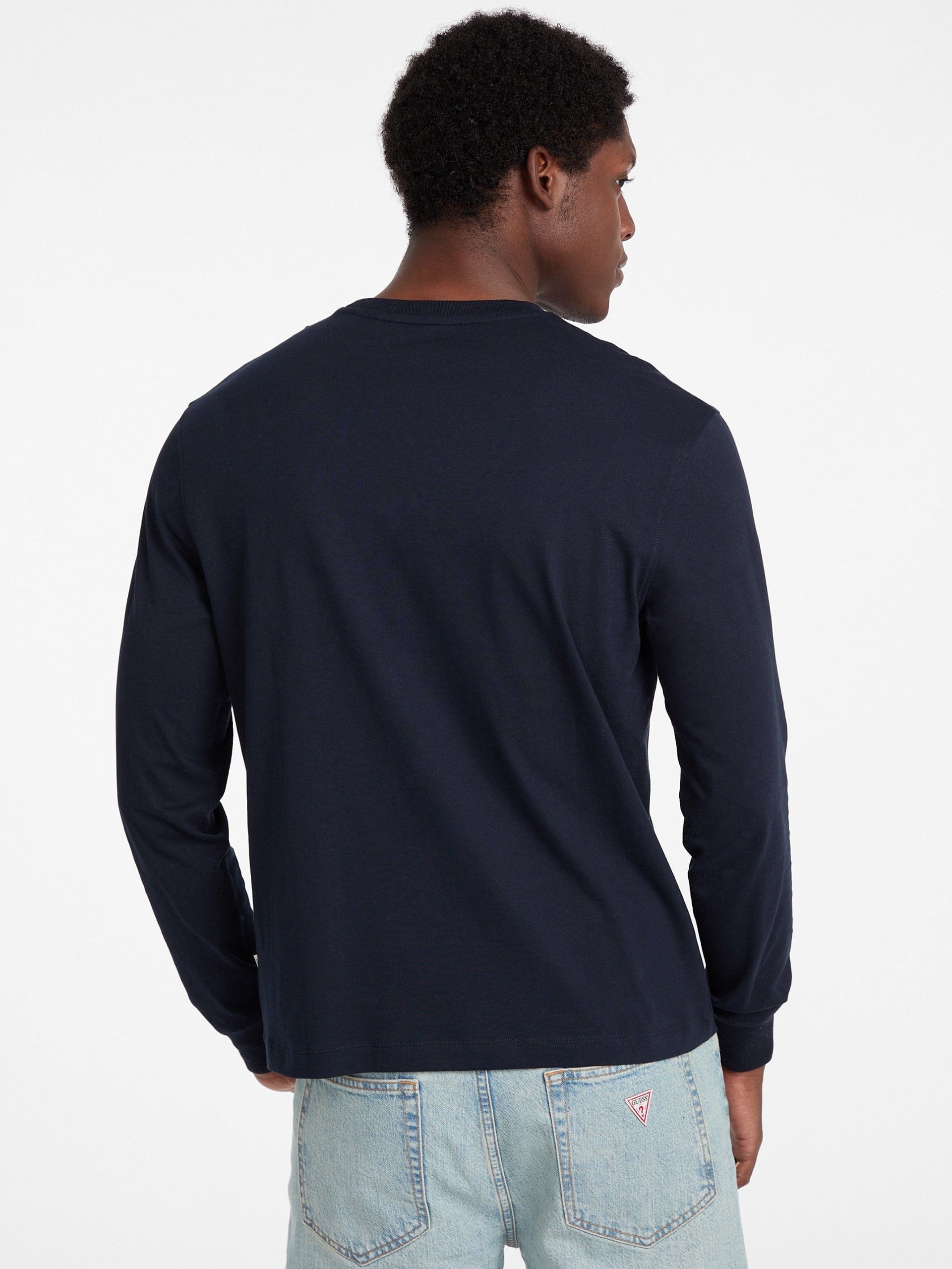 Camiseta com gola redonda e logo
