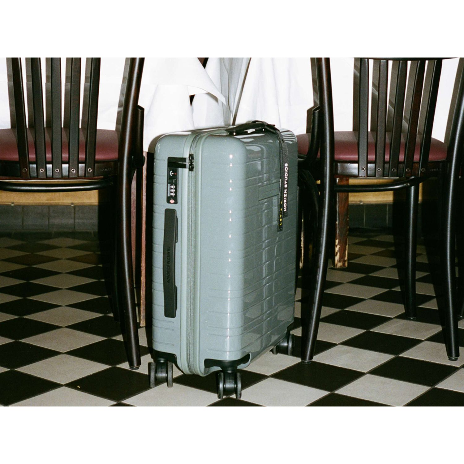 Horizn Studios H5 Smart Cabin Trolley glossy agave green