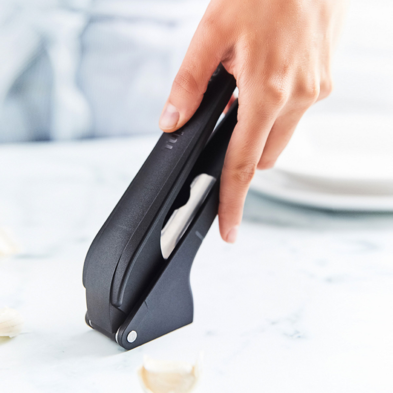 Knoblauchpresse Knoblauch und sogar Kräuter ganz einfach verarbeiten