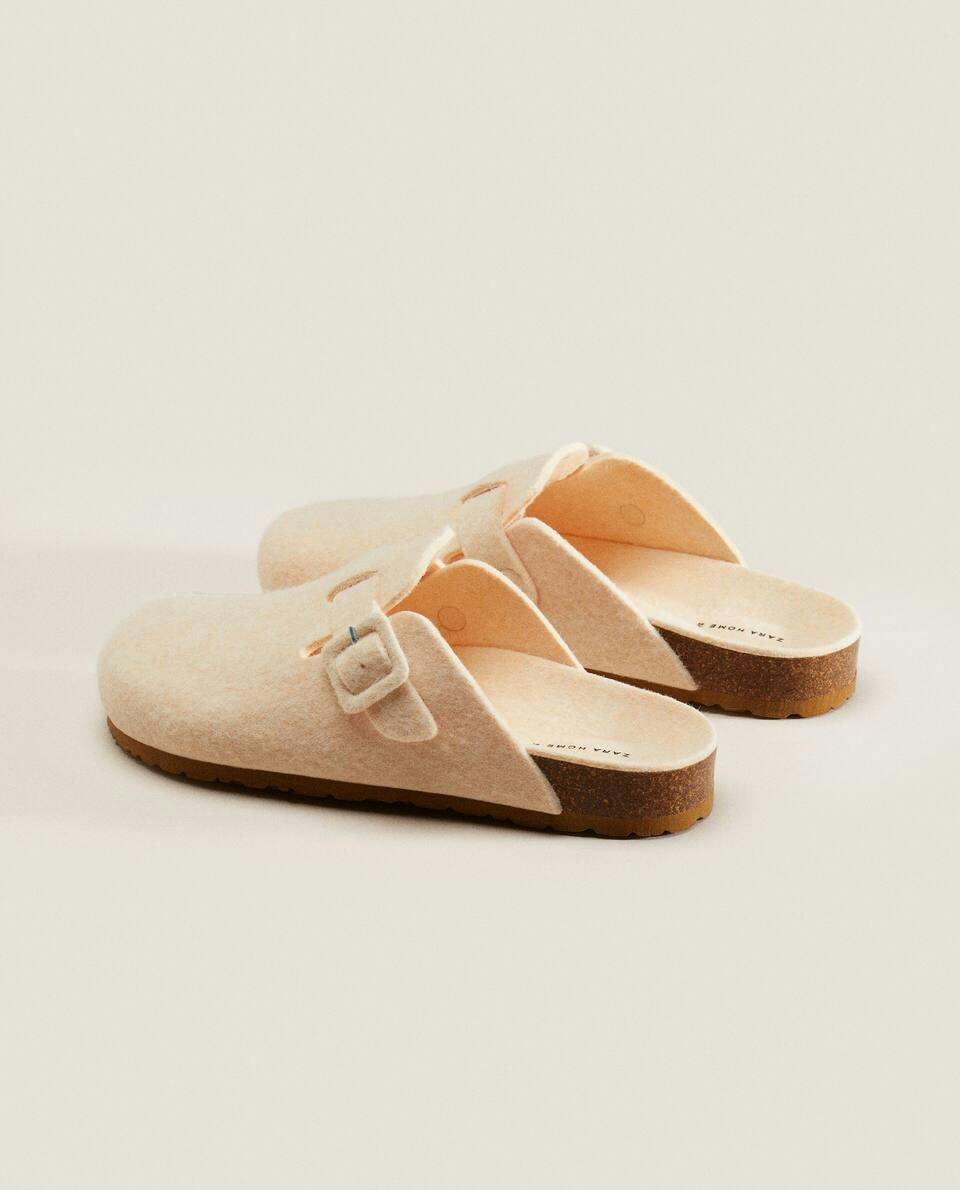 Chinelo Mule de feltro com fivela revestida