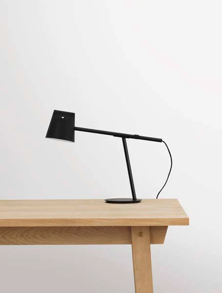 Normann Copenhagen  Momento bordlampe, sort - H: 44 cm.