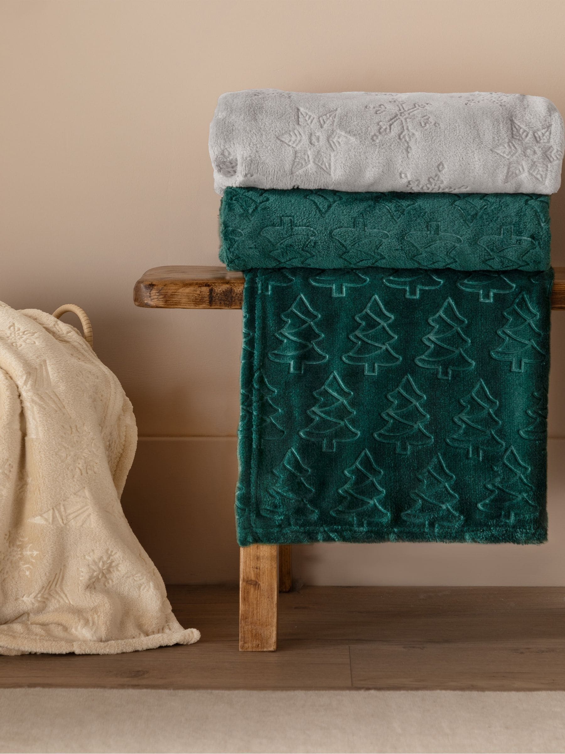 Furn Christmas Festive Trees Fleece Throw