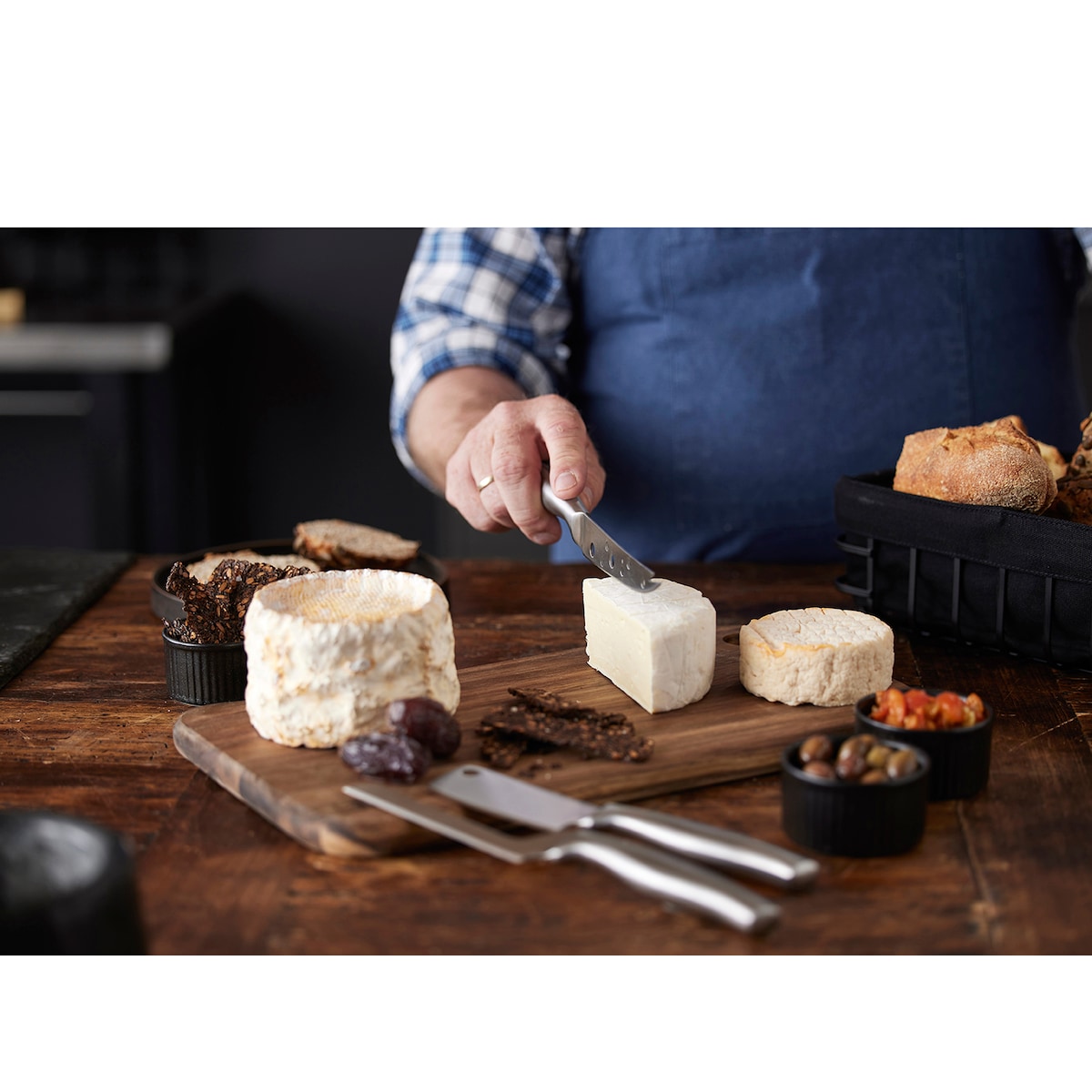 HOLM Cheese board with 3 knives