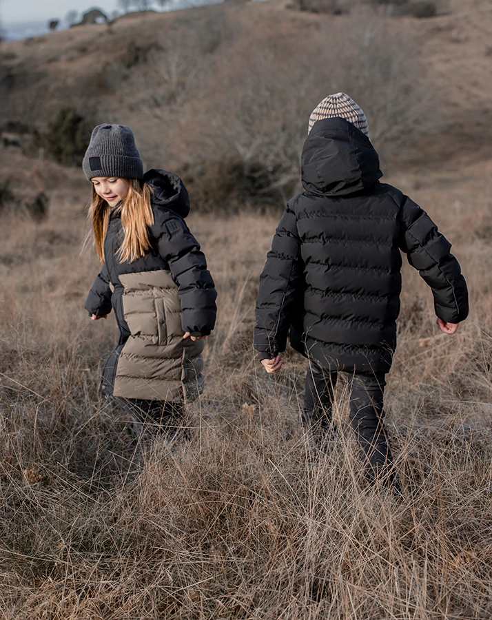 Steppjacke OMSLUTT in schwarz