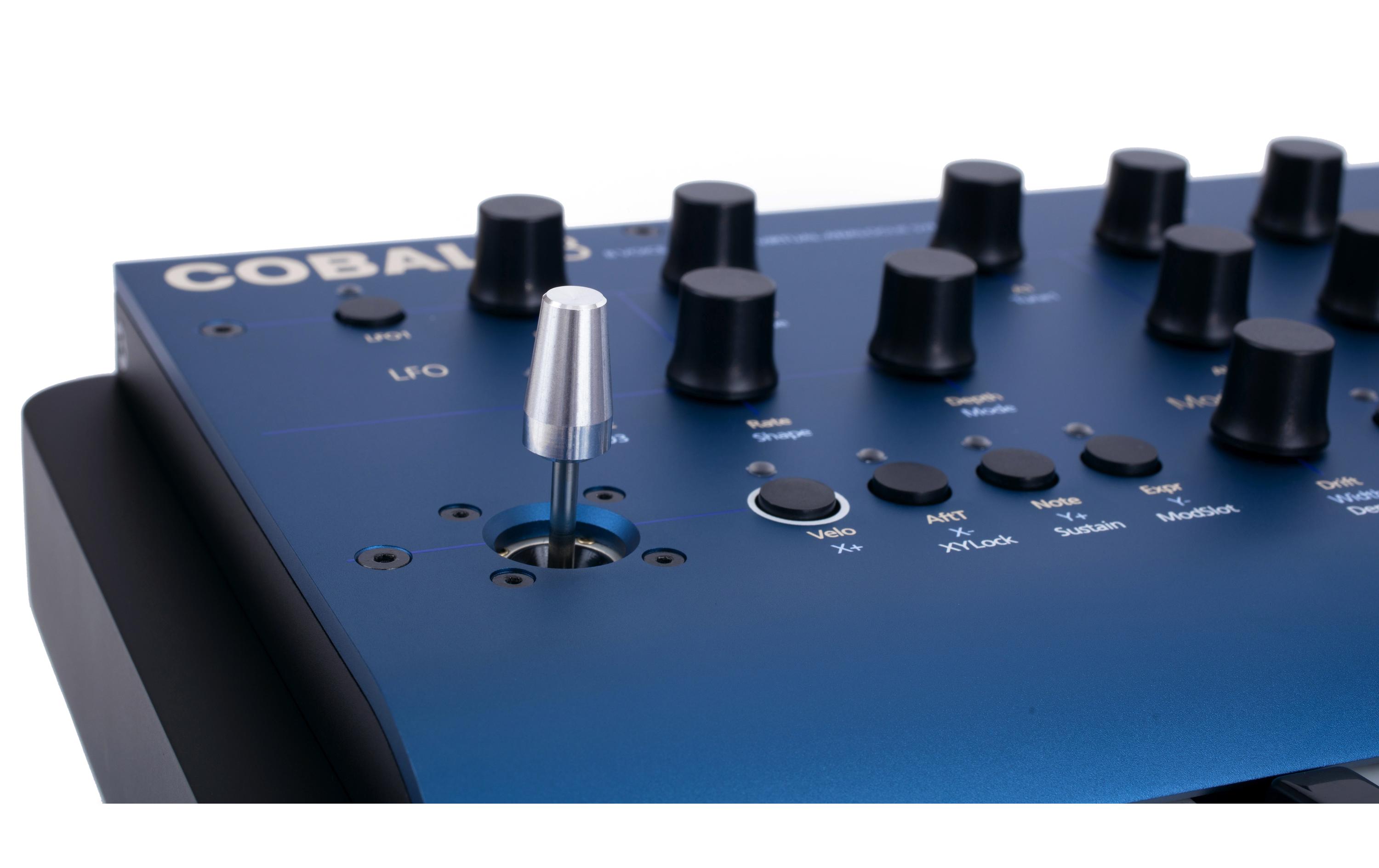 Synthesizer Cobalt8<br>8-stimmiger erweiterter virtuell-analoger Synthesizer mit 37-Tasten-Tastatur