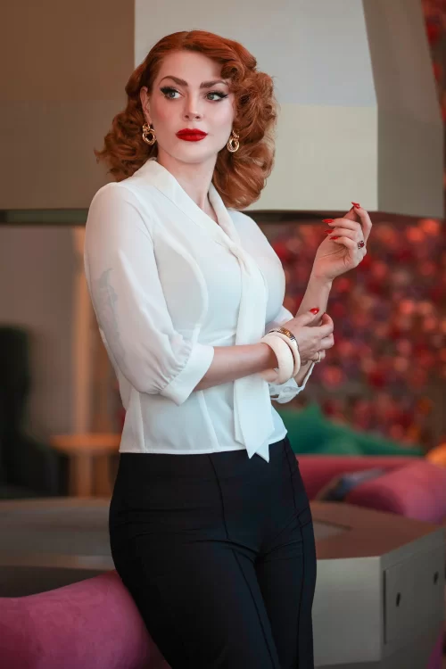 Glamour Bunny Business Babe Sophia Lee blouse in wit