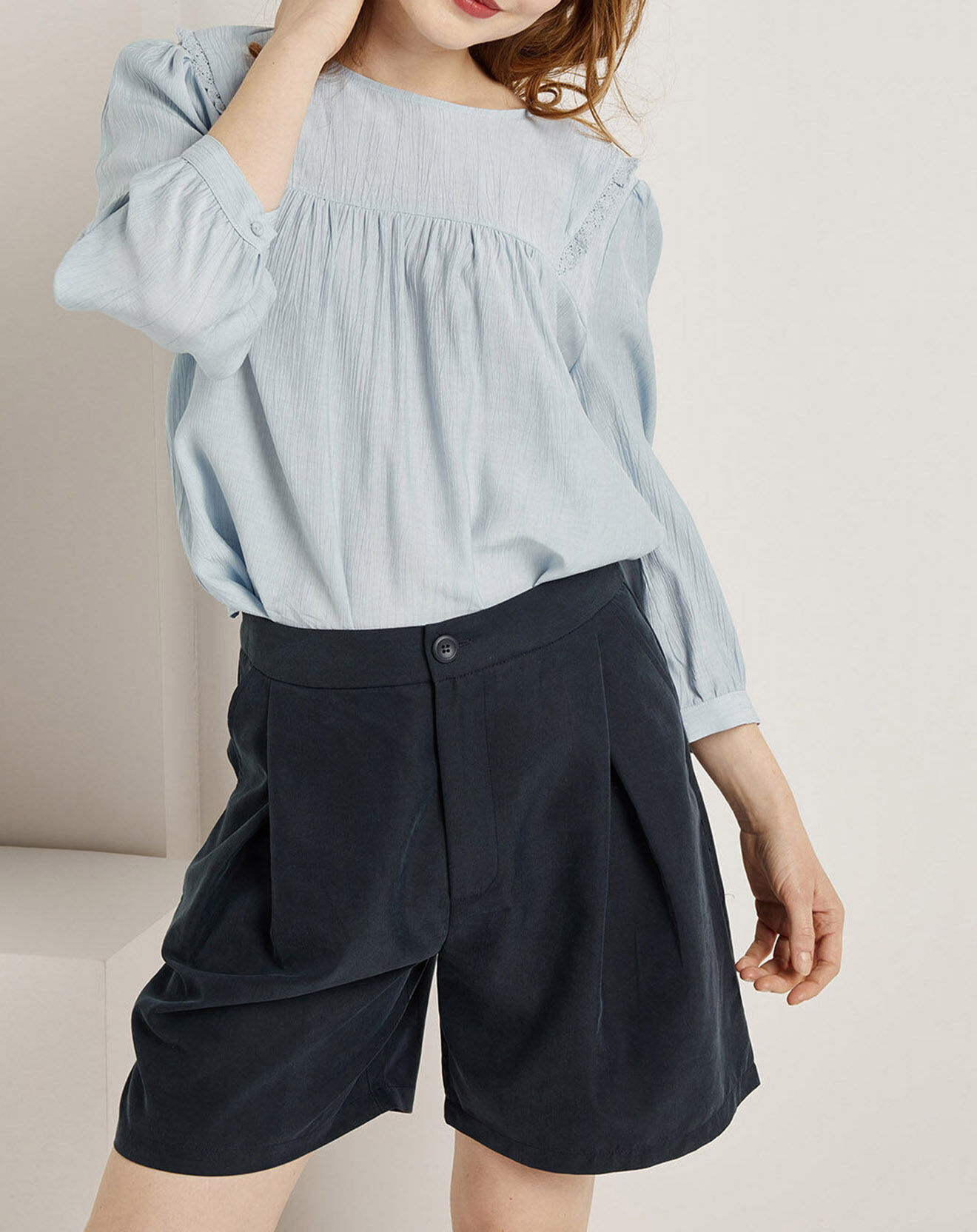 See u Soon Blouse Emy boutonnée au dos bleue