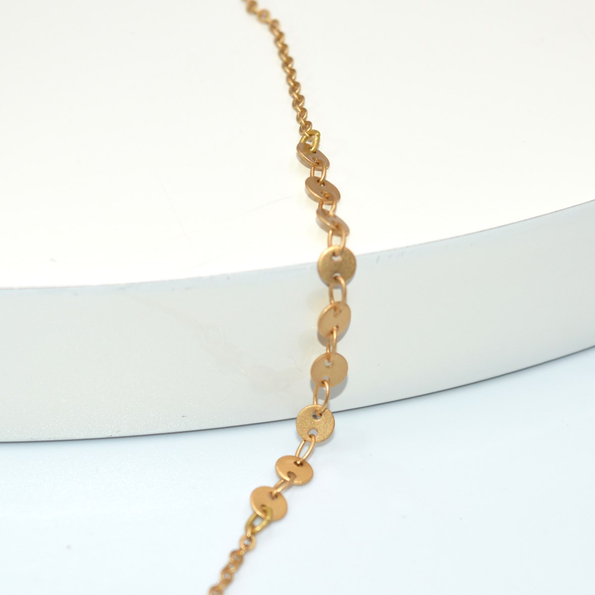 Bracelet  minimaliste chaîne disques-  doré à l'or fin Mat