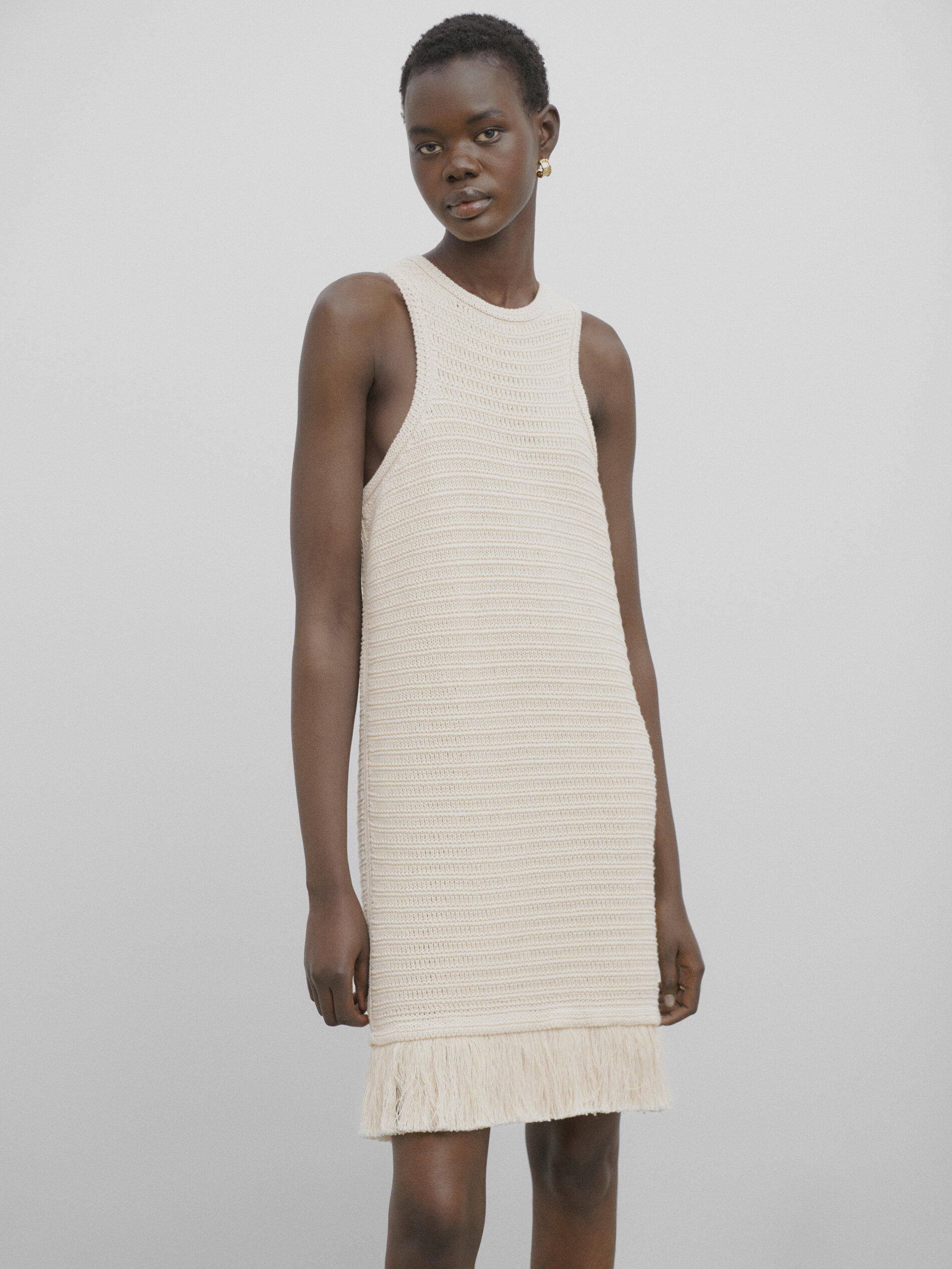 Vestido curto em crochê com ponto flecos - Studio - BEGE