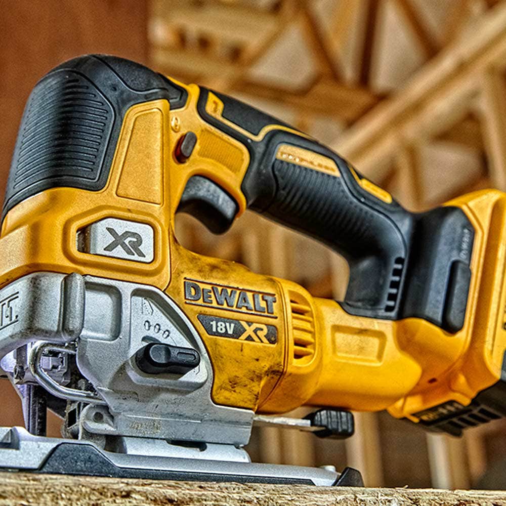 Serra Tico-Tico DEWALT 18V sem Escova com Alça Superior - Modelo DCS334N-XJ