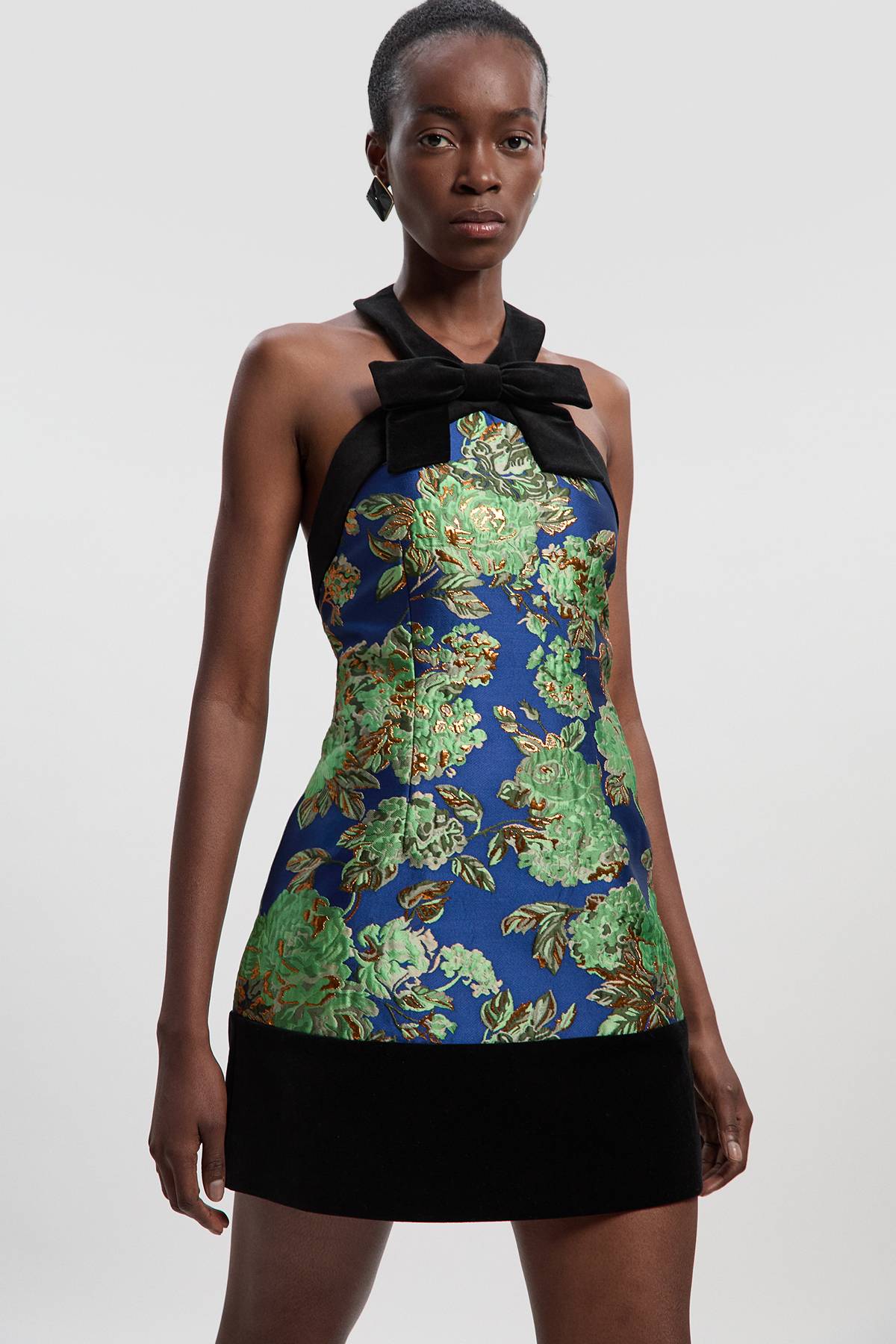 KarenMillen Robe Mini Ajustée à Col Halter en Velours et Jacquard Contrastés