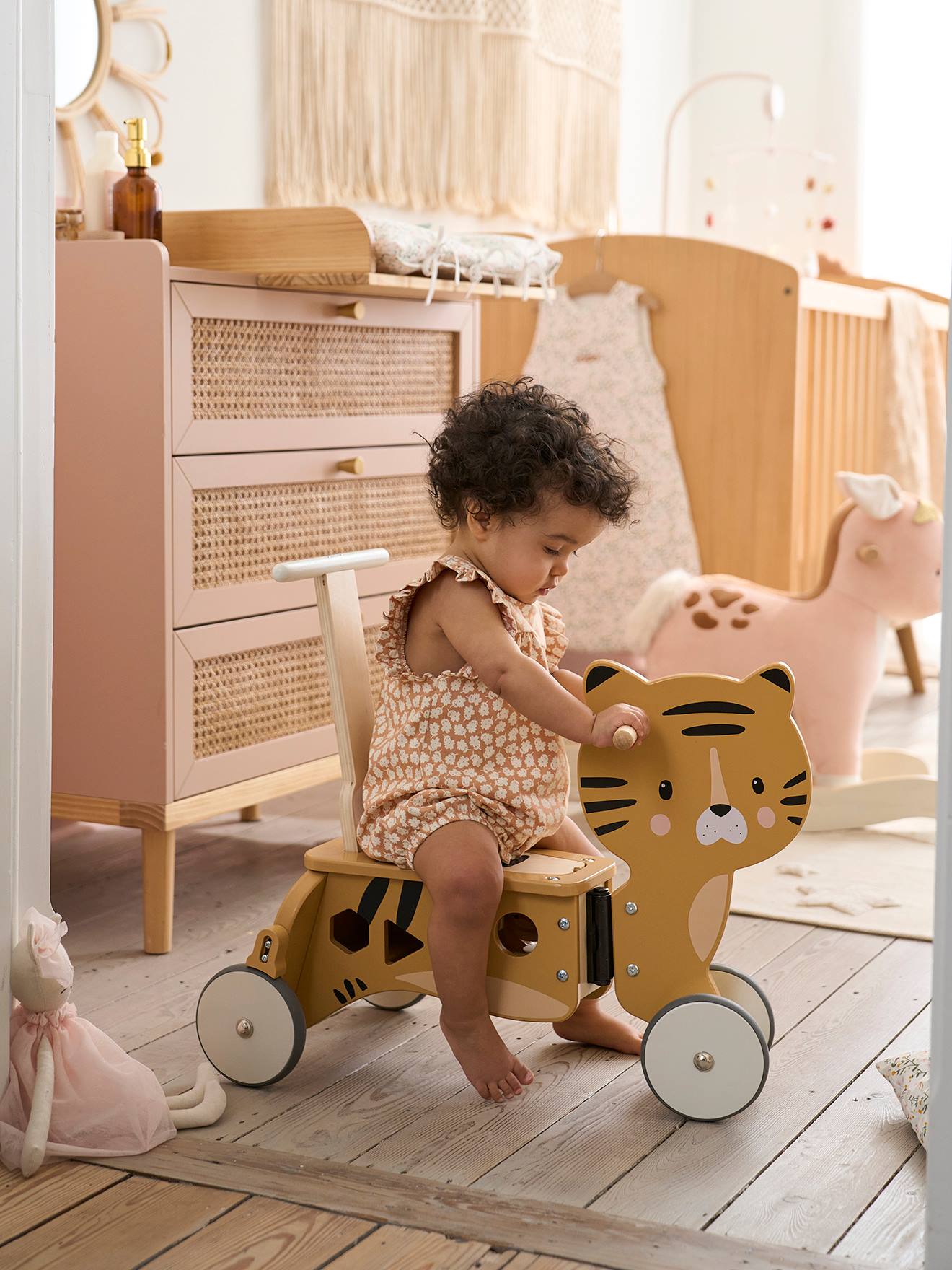 Carrinho de passeio e andador 2 em 1, Tanzânia, madeira rosa com certificação FSC®