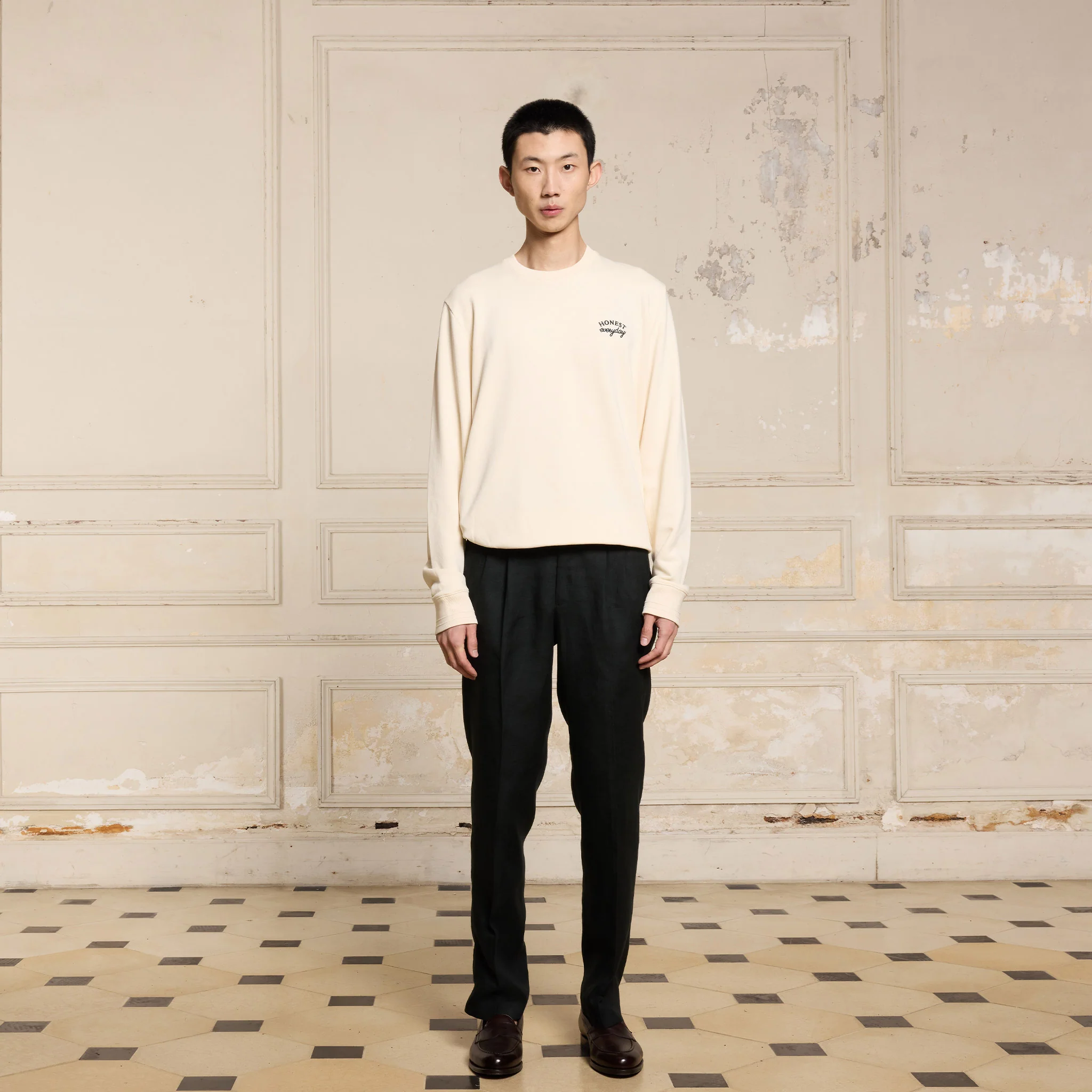 Embroidered sweatshirt in ecru organic cotton