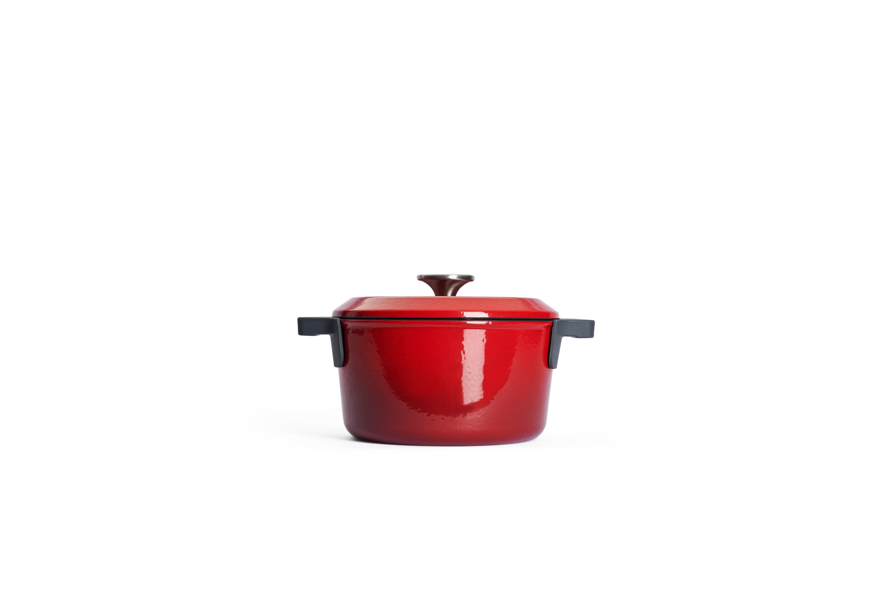 Iron Topf-Set, Ø 24 + 20 cm, mit Silikon-Untersetzer - Farbe: Chili Red von WOLL