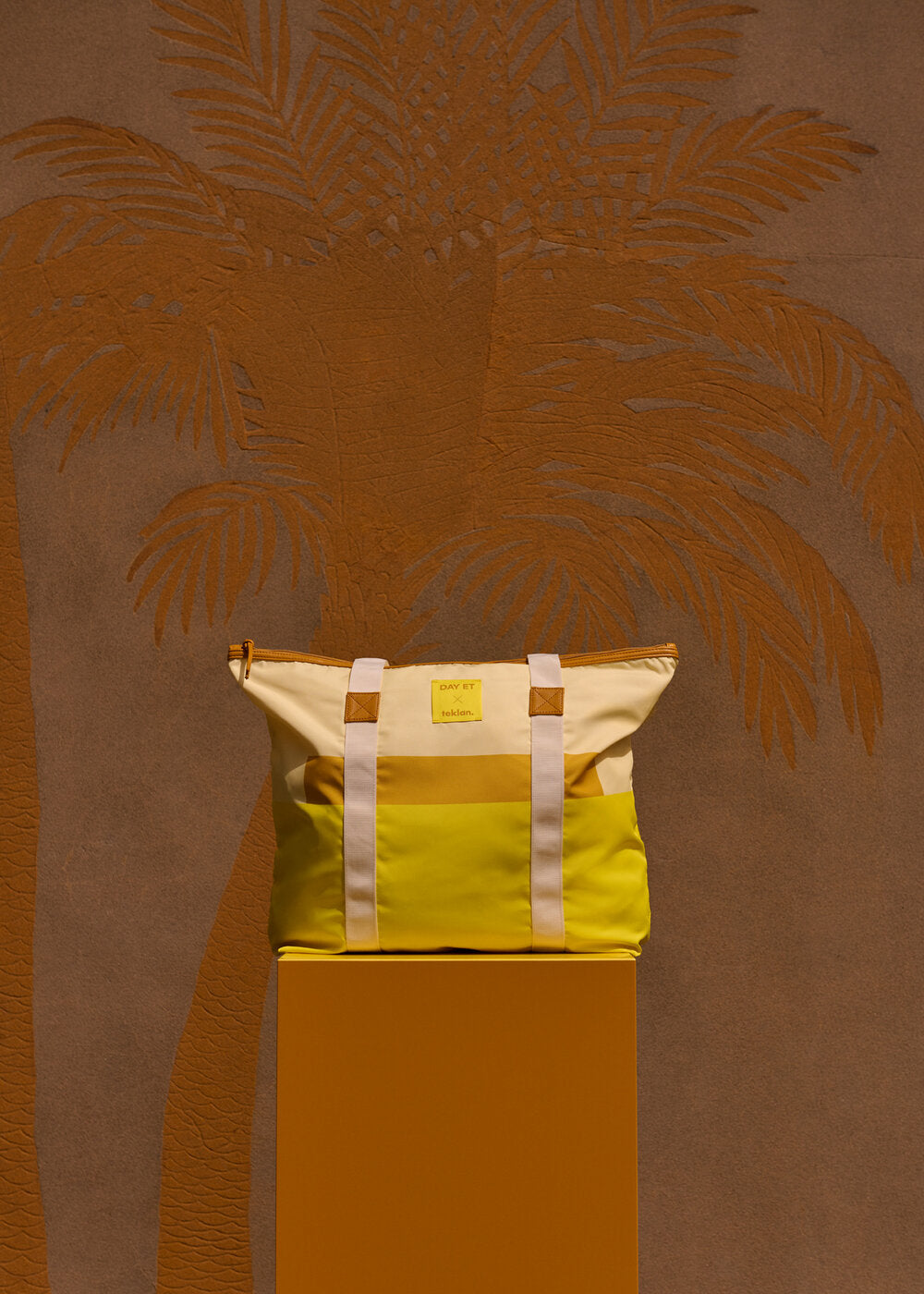 DAY ET  x Teklan Gweneth RE shopper - Alfresco