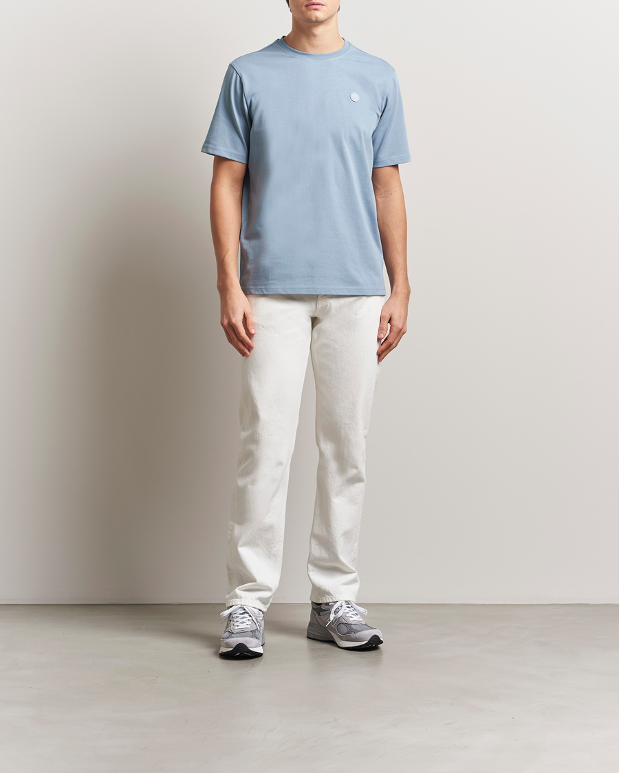 KnowledgeCotton Apparel Loake Badge T-Shirt Ashley Blue