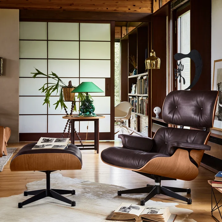 Vitra - Lounge Chair & Ottoman, schwarz, Nussbaum dunkel, Nubia, anthrazit / schwarz (neue Masse)