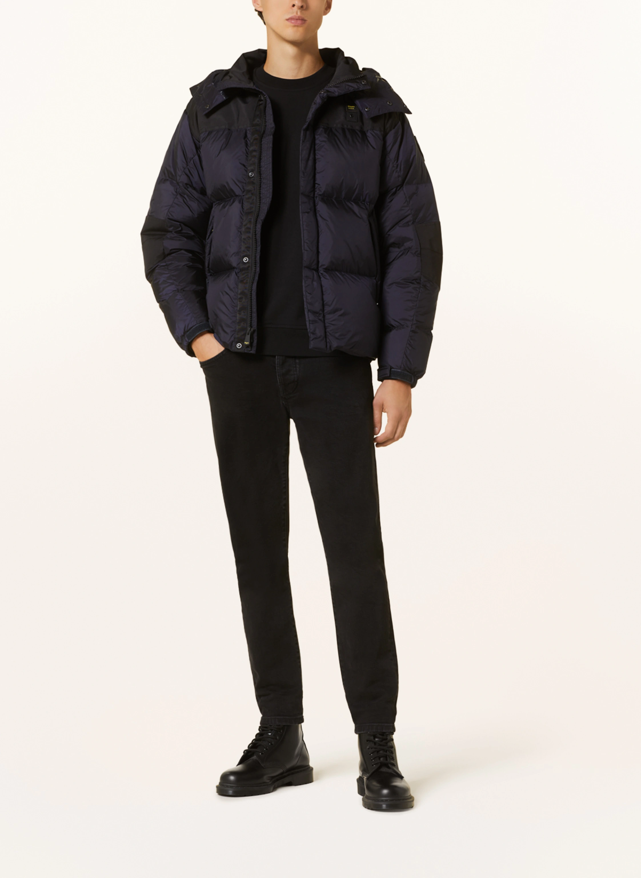 Blauer Daunenjacke