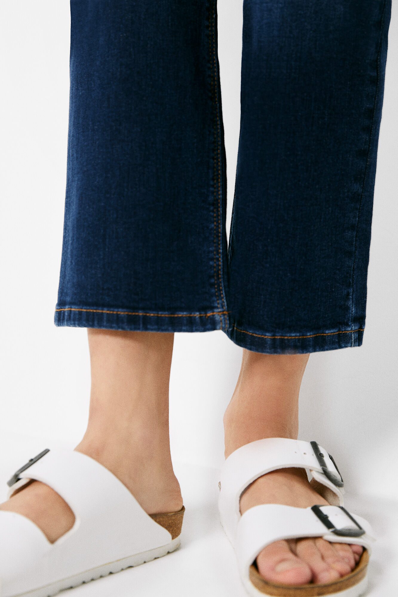 Calça jeans flare com lavagem sustentável - azul médio
