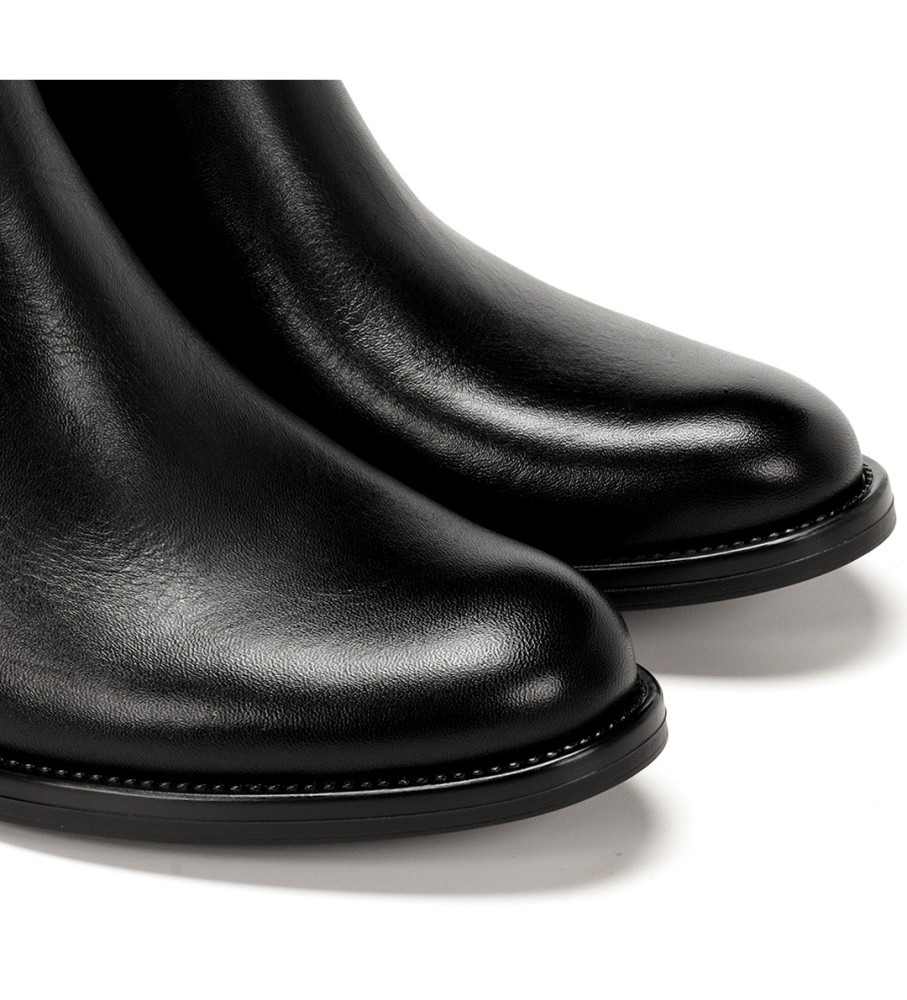 Botas de cano curto Dorking by Fluchos Chiara em couro preto - Salto de 5 cm -