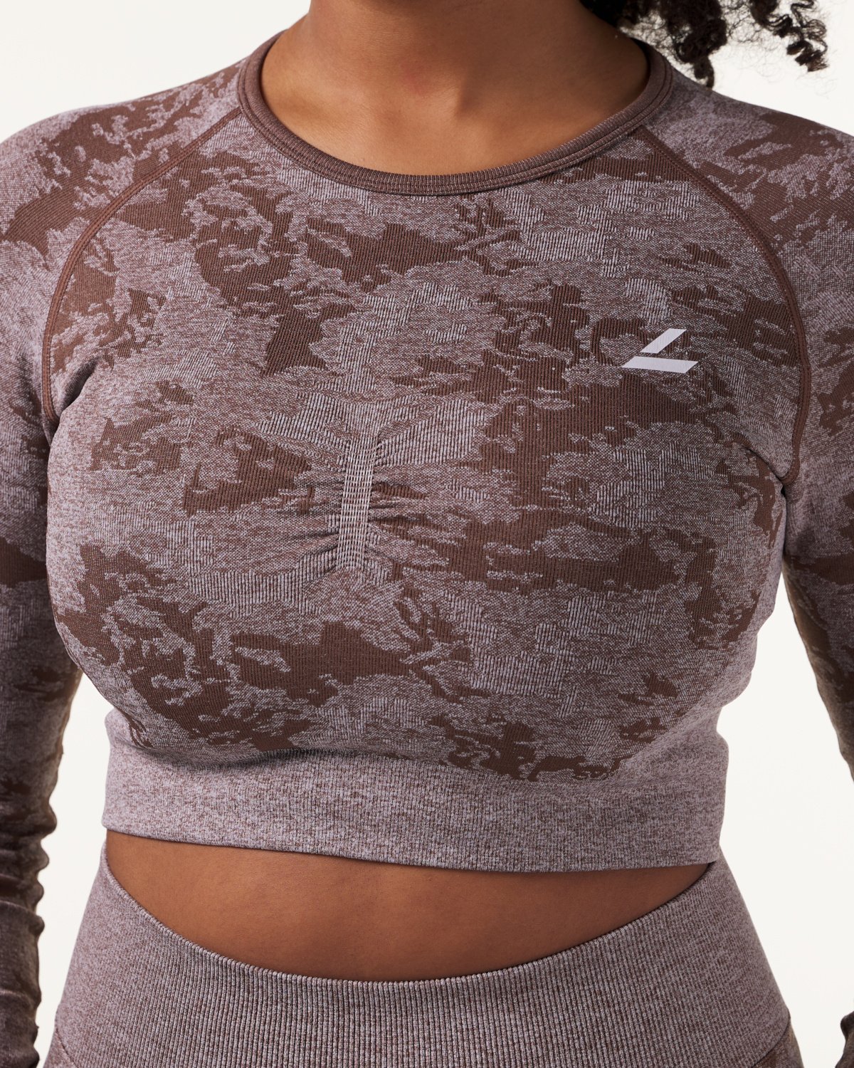LEVITY Device Seamless Ruch Crop LS Dk Brown Leo