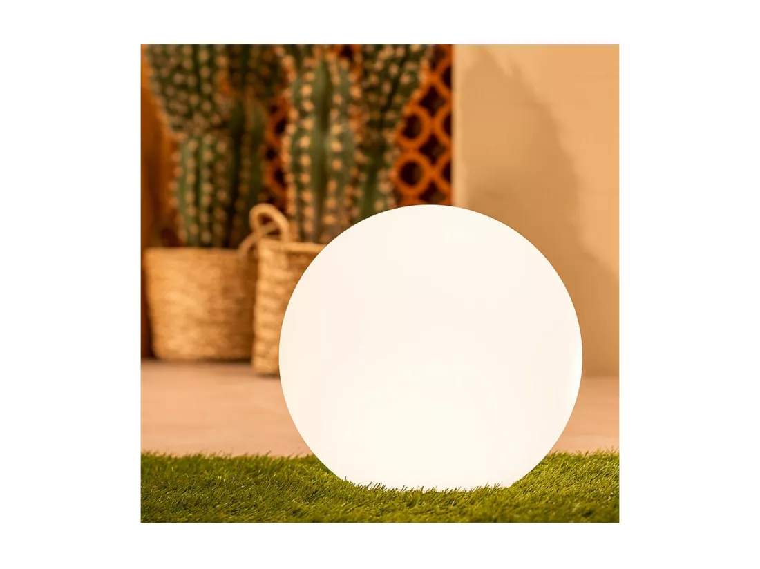 Boule lumineuse d'extérieur plusieurs intensités d'éclairage avec télécommande D 30 cm