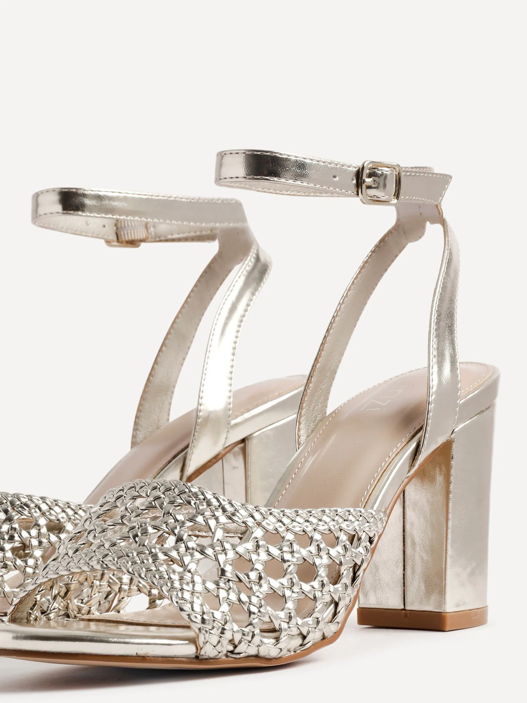 Goud - Linzi Bridget handgeweven sandalen met blokhak