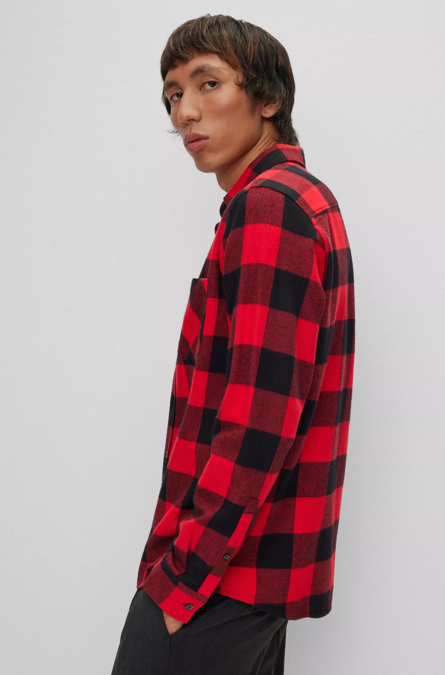 Camisa HUGO vermelha de modelagem relaxada em flanela xadrez de algodão orgânico.