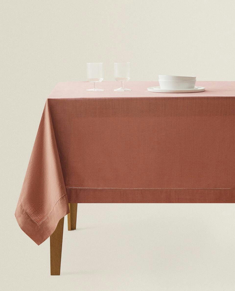 TOALHA DE MESA COM BUNDAS