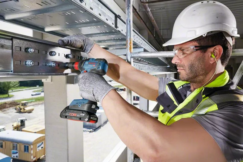 BOSCH COMBI-KIT 3 OUTILS 18V : GSB 18V-45 + GDX 18V-200 + GWS 18V-7 + 2 batteries 5,0 AH + GAL 18V-40 + SAC M (C) PRO