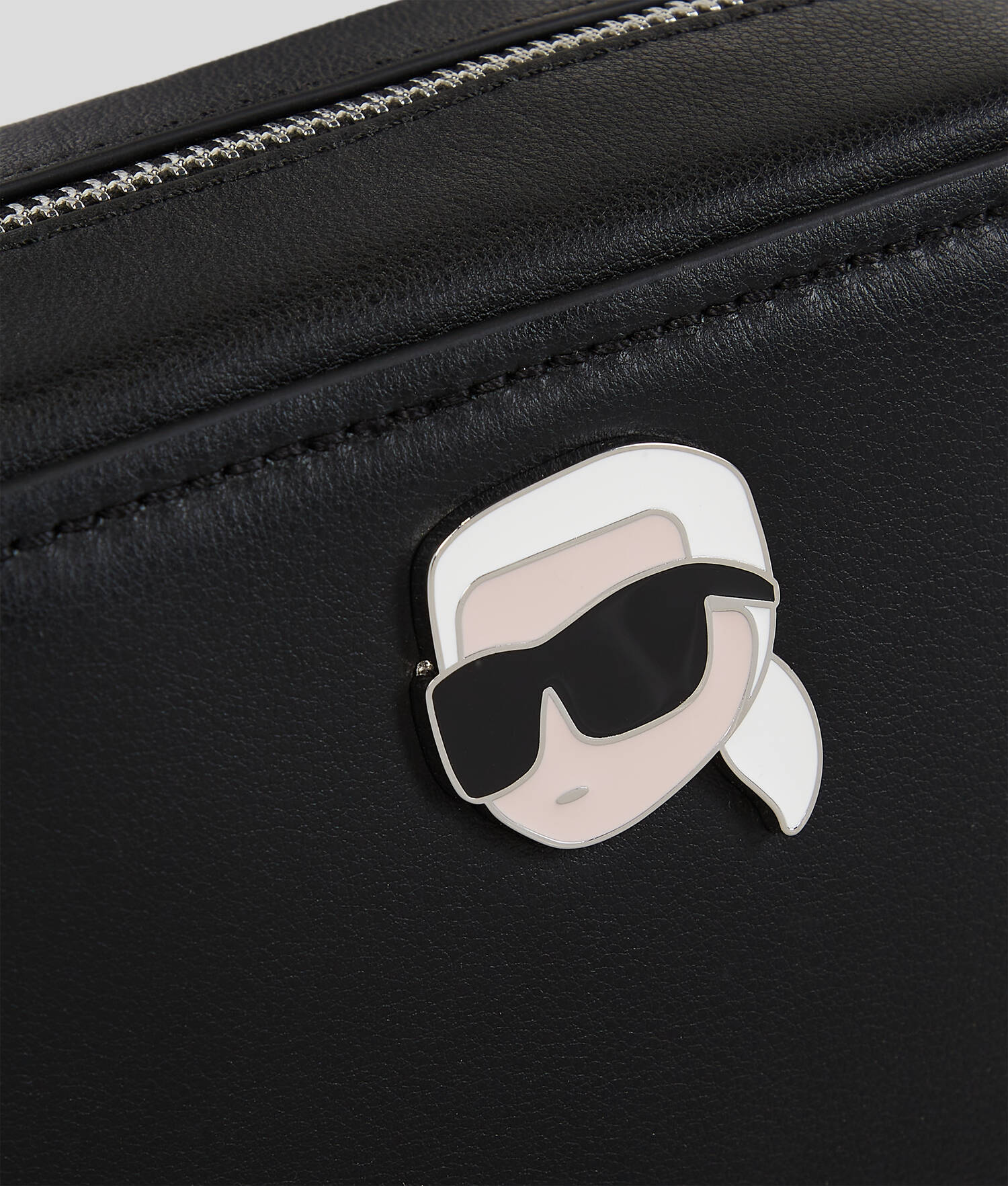 SAC CAMÉRA EN CUIR AVEC BROCHE K/IKONIK