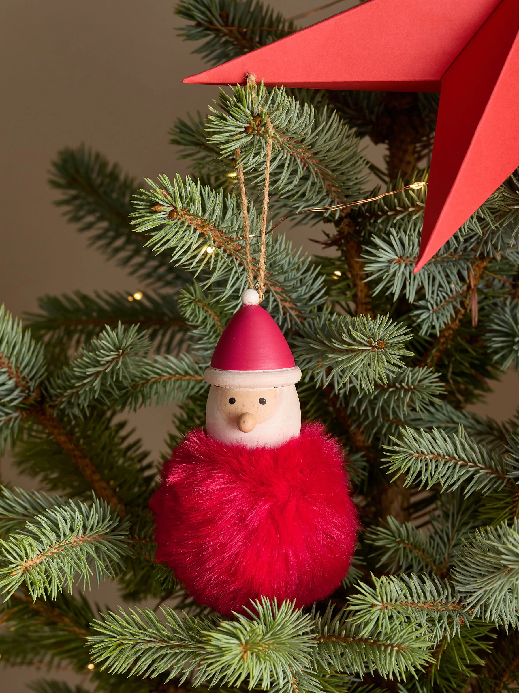 Kerstbal met pompon en figuurtje