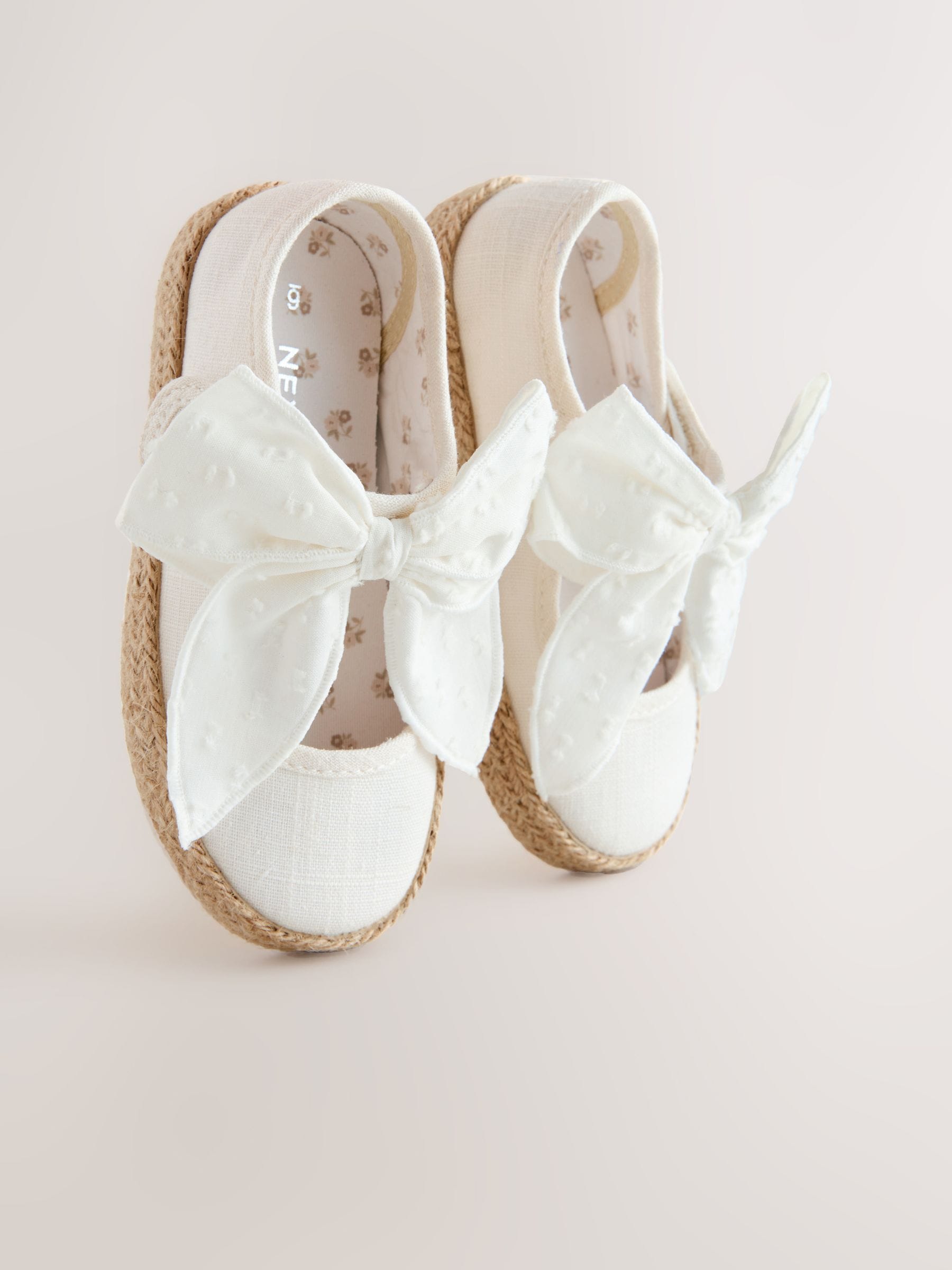 Wit broderie - Schoenen met strik- en klittenbandsluiting