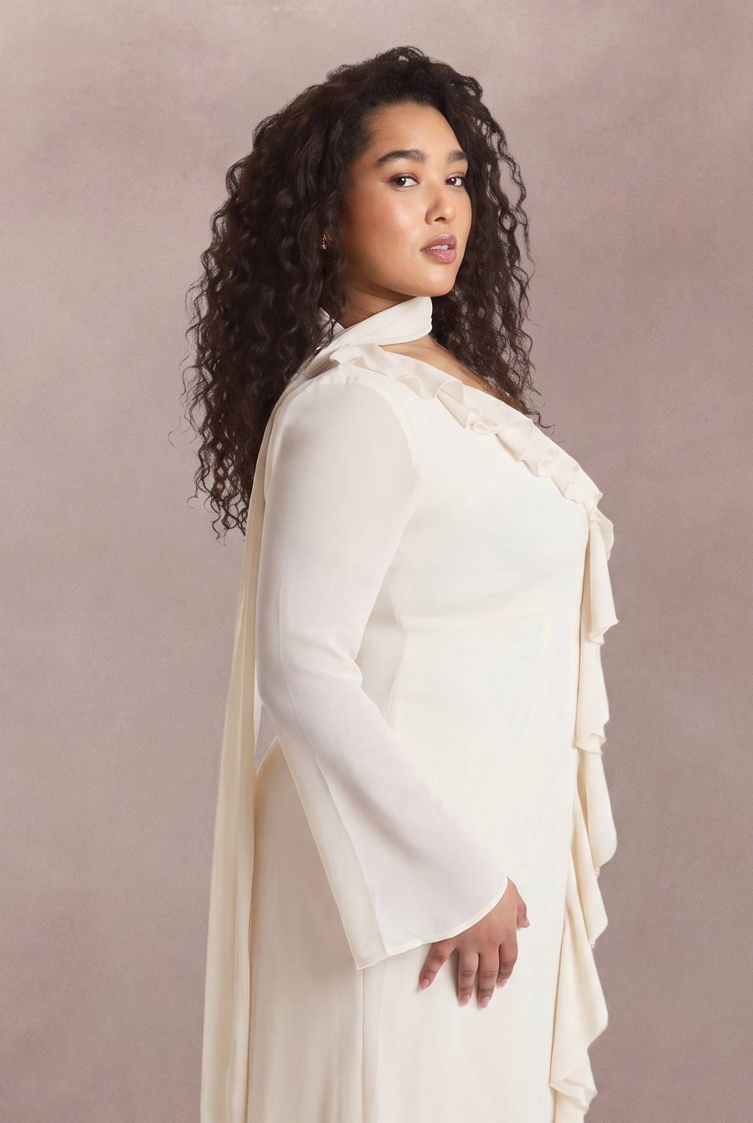 boohoo Robe Longue Grande Taille À Volant Frontal Et Détail Foulard