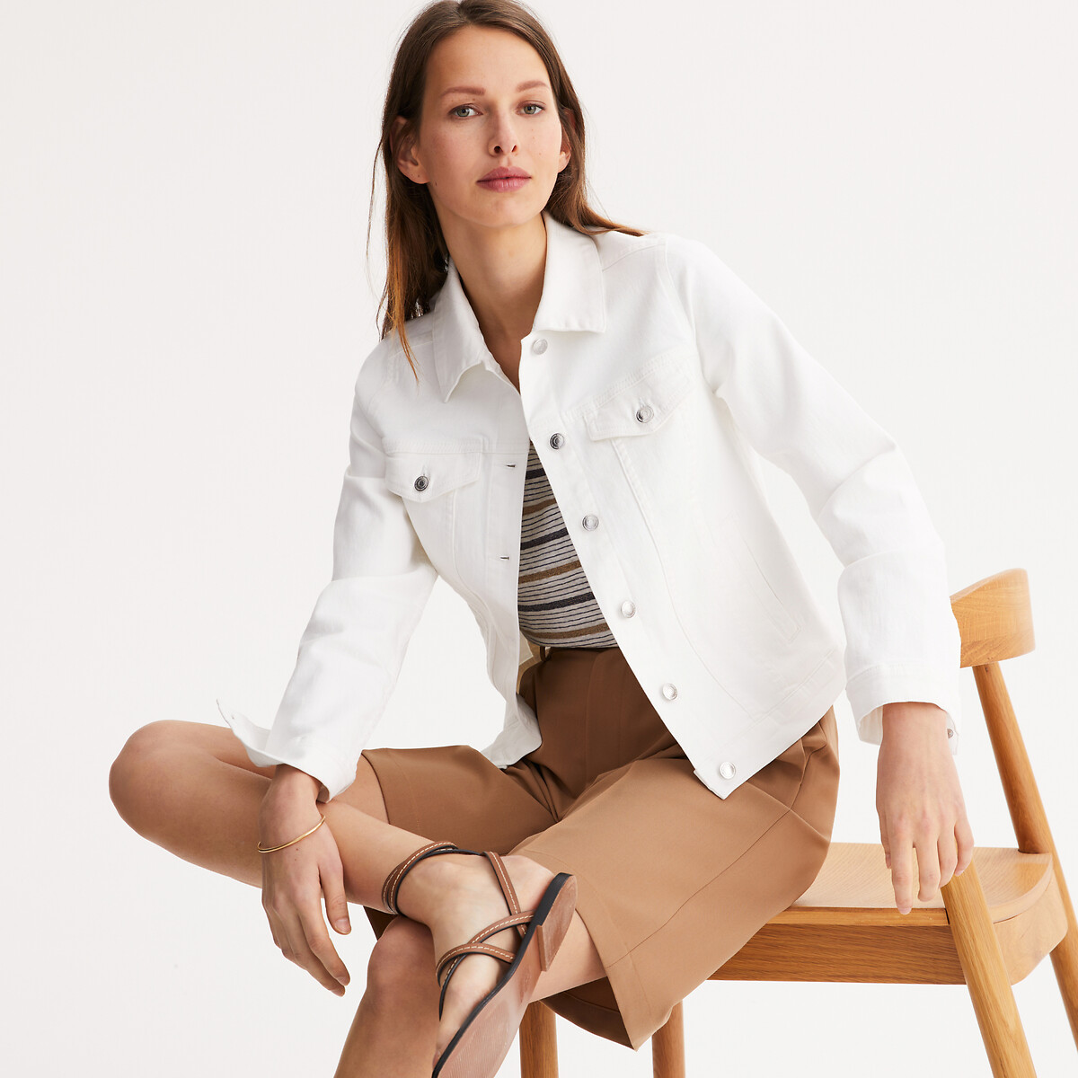 ANNE WEYBURN<br>Colete jeans curto, modelo ajustado