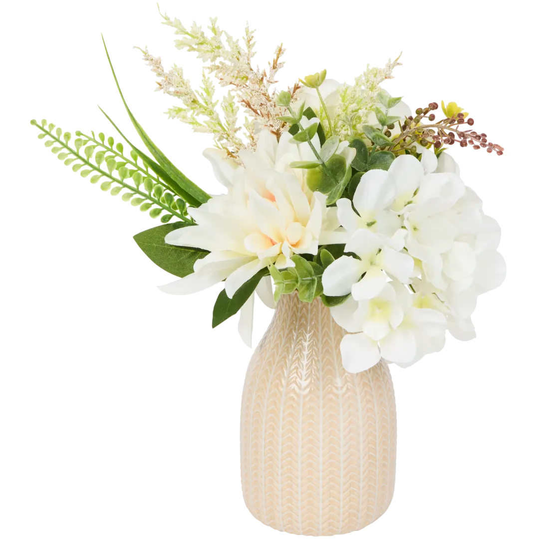 Fleurs artificielles dans vase