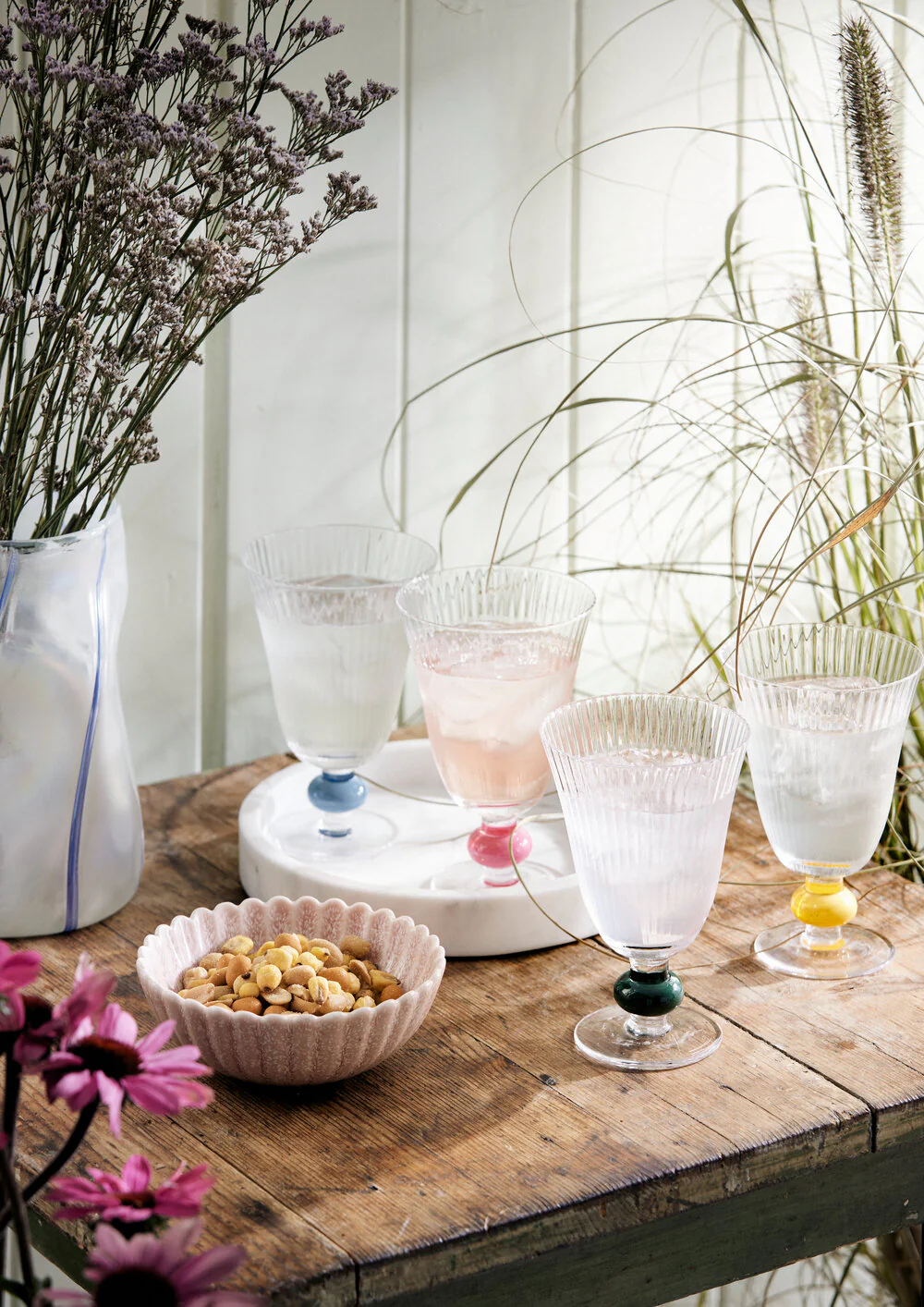 Bahne Interior  Garden drikkeglas på fod, klar/pink - H13,5 cm.