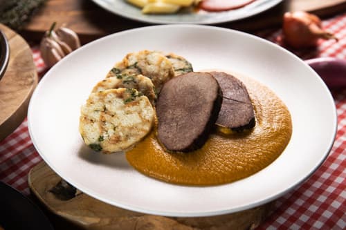 Böhmisches Rinderfilet mit Karlsbader Knödeln von Jan Bureš